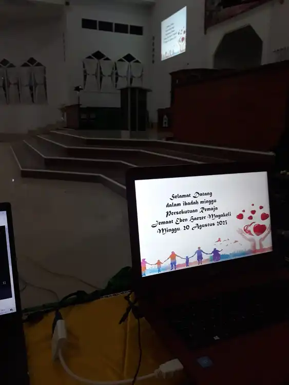 Penggunaan Injil Lukas Bahasa Padoe pada ibadah Persekutuan Remaja Jemaat Eben Haezer Mayakeli